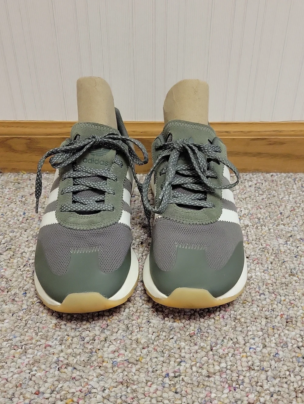 adidas Flashback Olive Green & White Casual Runner Sneakers 8.5 Athleisure Gym